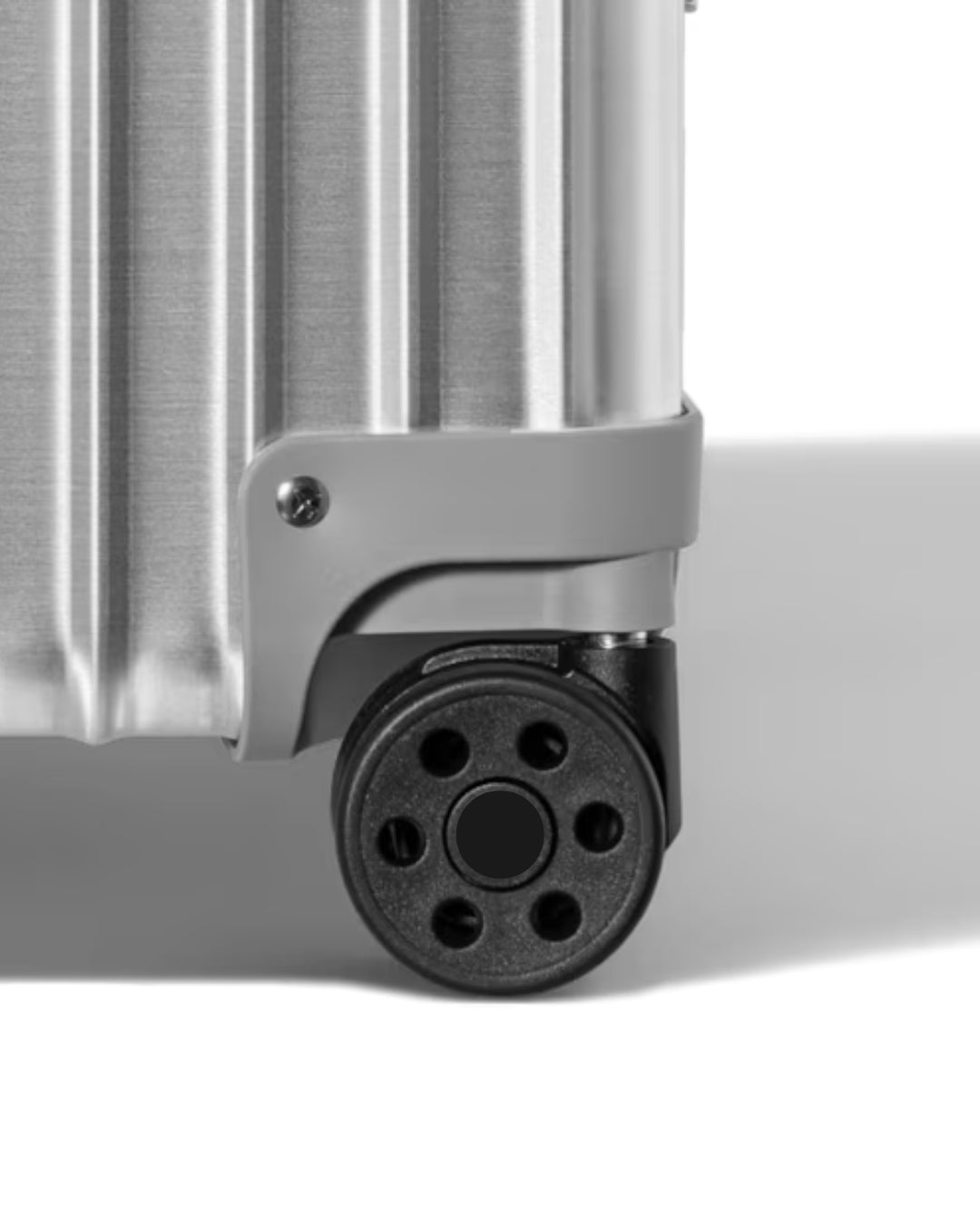 Elevate - SIlver 20'' Aluminium Cabin Suitcase